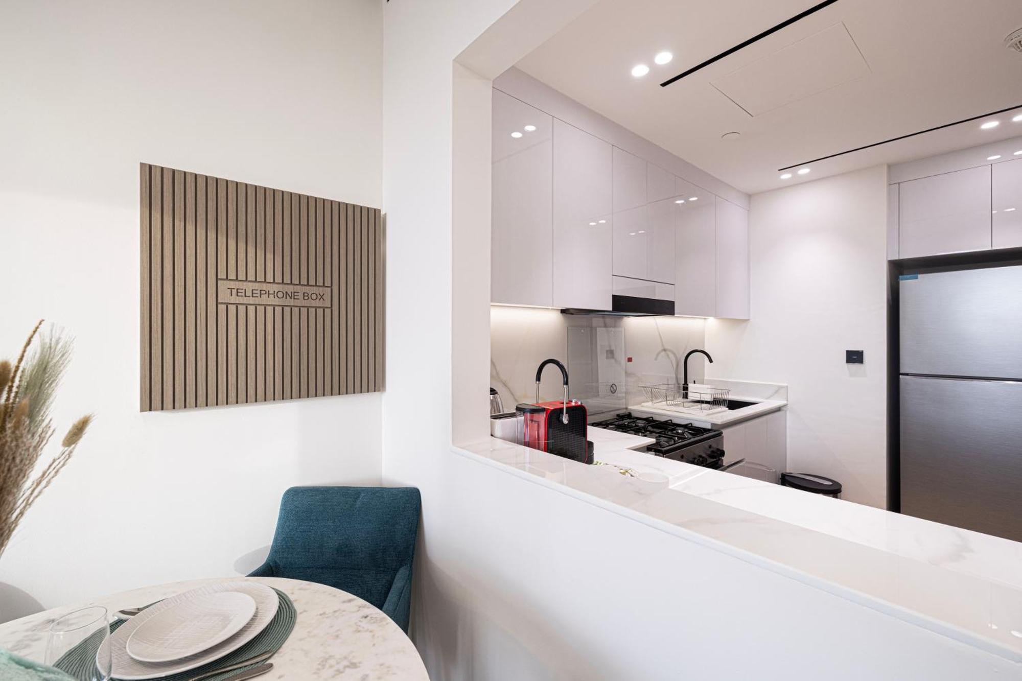Apartment Spacious Balcony, 1br, Pool, Full Kitchen At Jvc