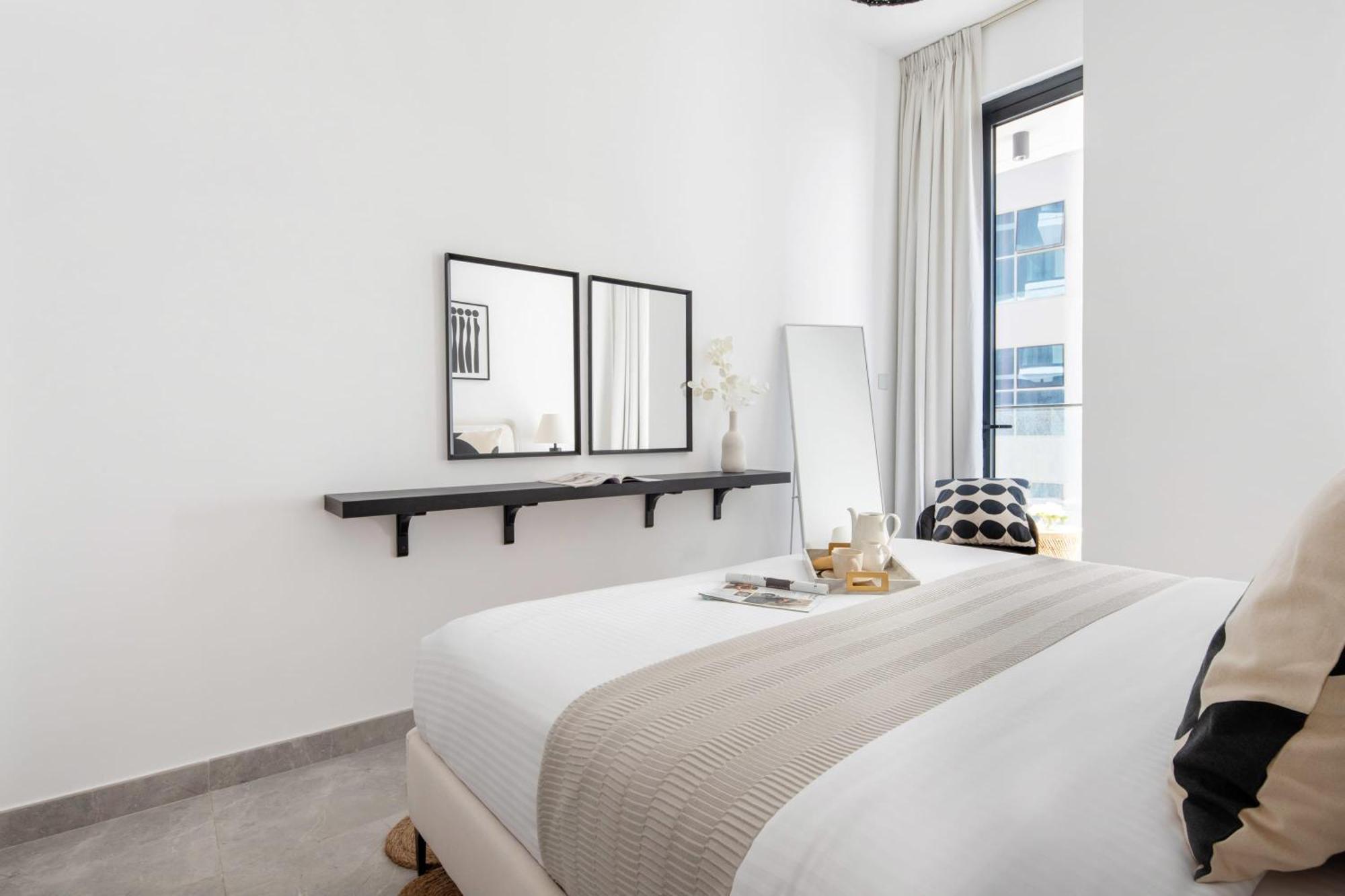 Frank Porter - Catch Residences * Dubai