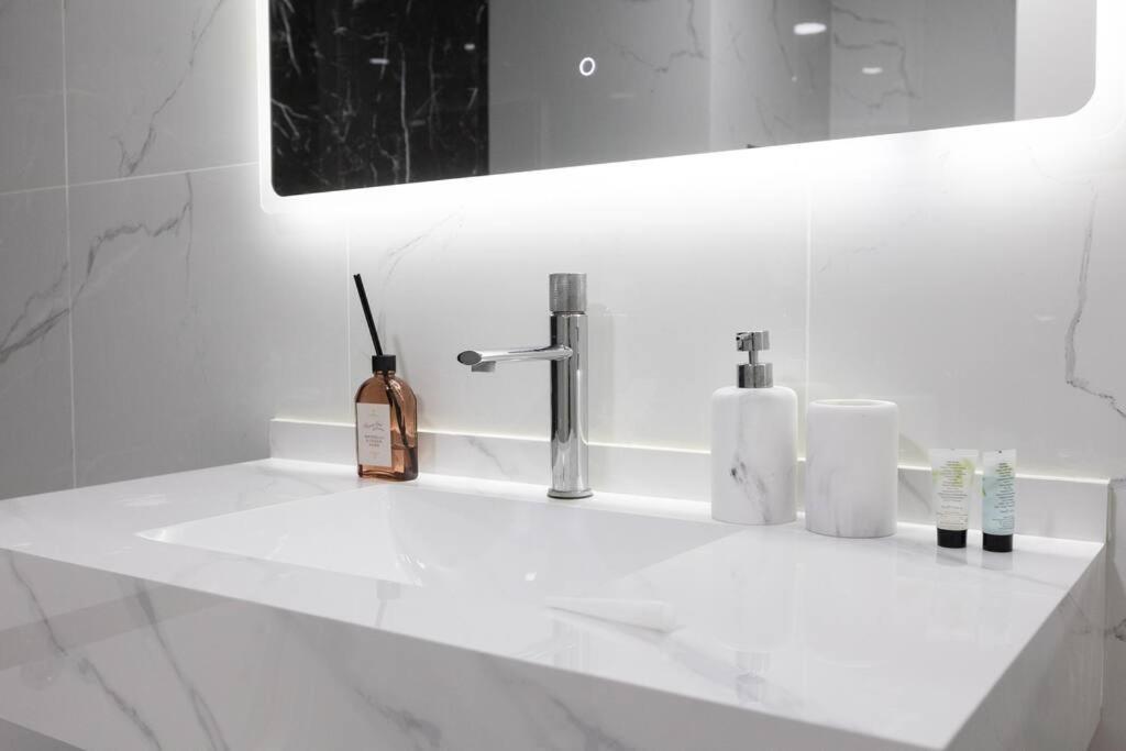 Apartment Stylish 3bdr In Rimal 2 Jbr Dubai