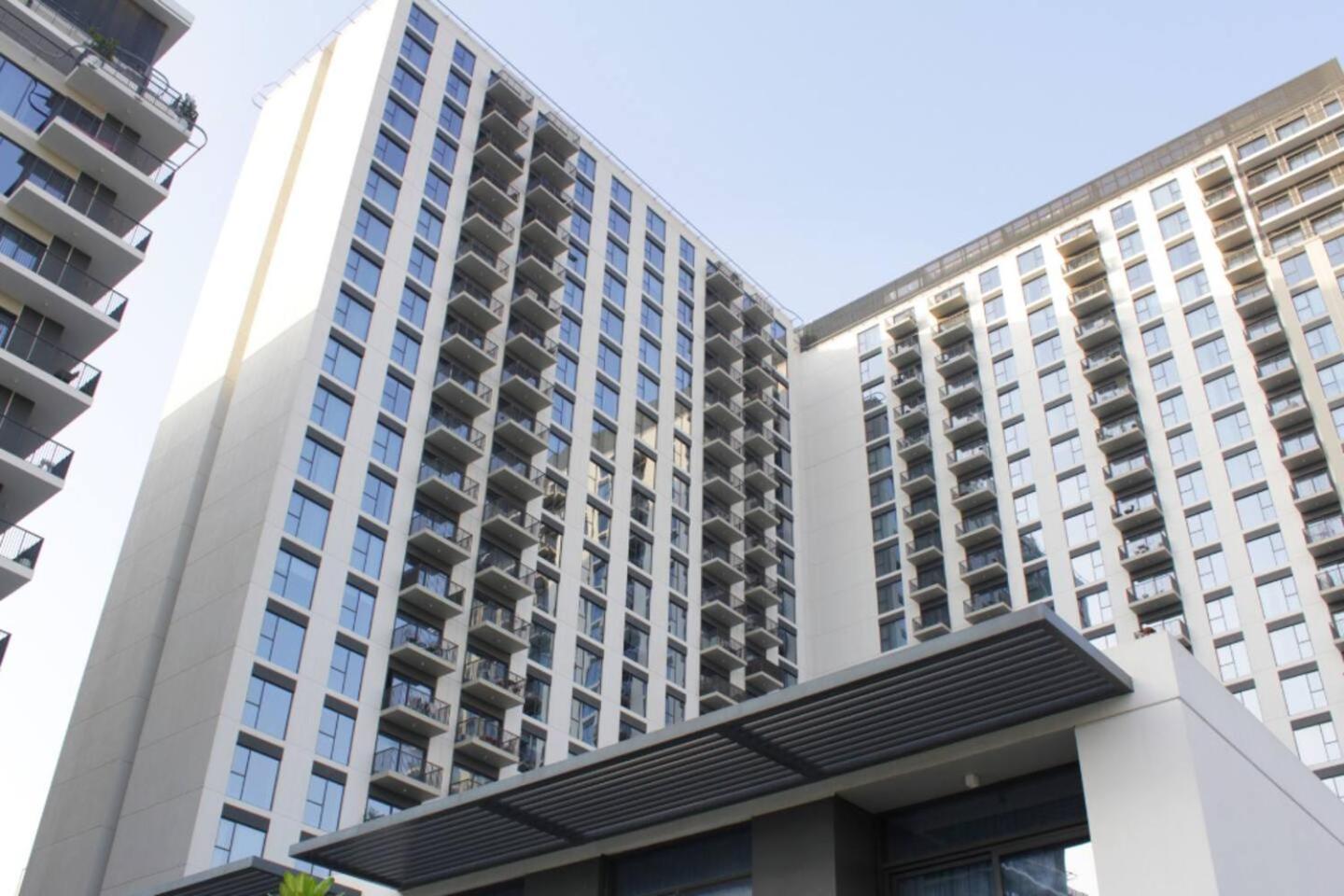 Luxury 2br In Hills With Full Park View Apartment *