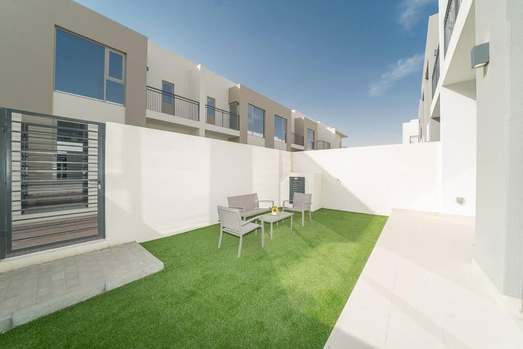 Luxurious 3 Bedroom With Maid In Arabian Ranches 2
