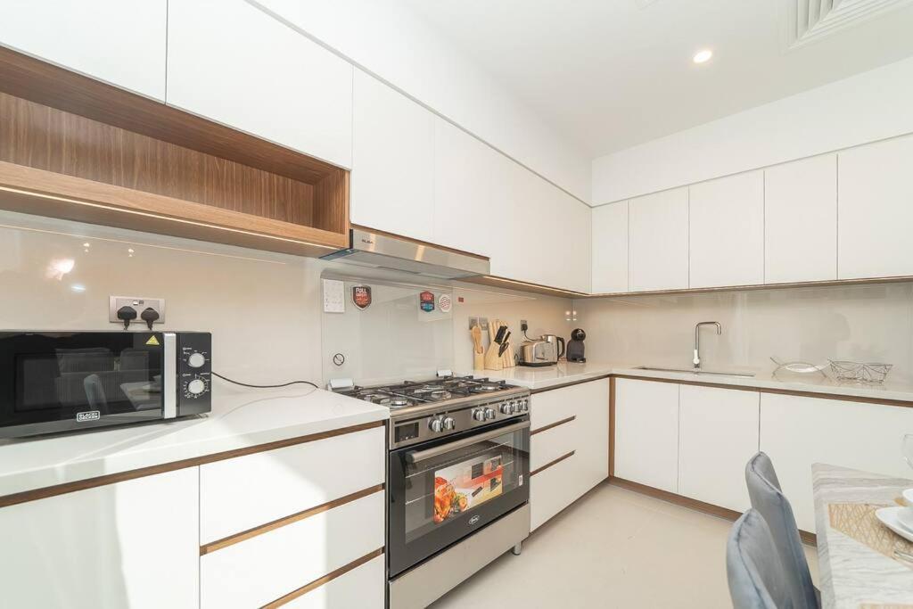 Luxurious 3 Bedroom With Maid In Arabian Ranches 2 Villa *