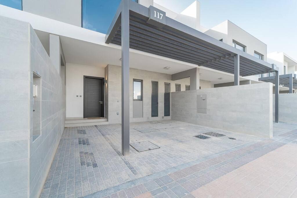 Luxurious 3 Bedroom With Maid In Arabian Ranches 2 Villa