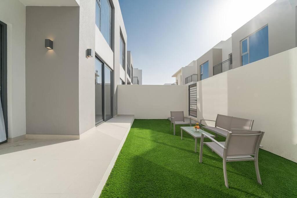 Luxurious 3 Bedroom With Maid In Arabian Ranches 2 *