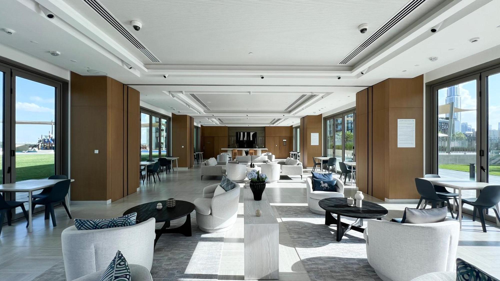 Apartment Burj Khalifa View, 2 Balcony W Lounge, Mall Access, Gym, Infinity-pool, Playground, Bbq, Family Friendly *