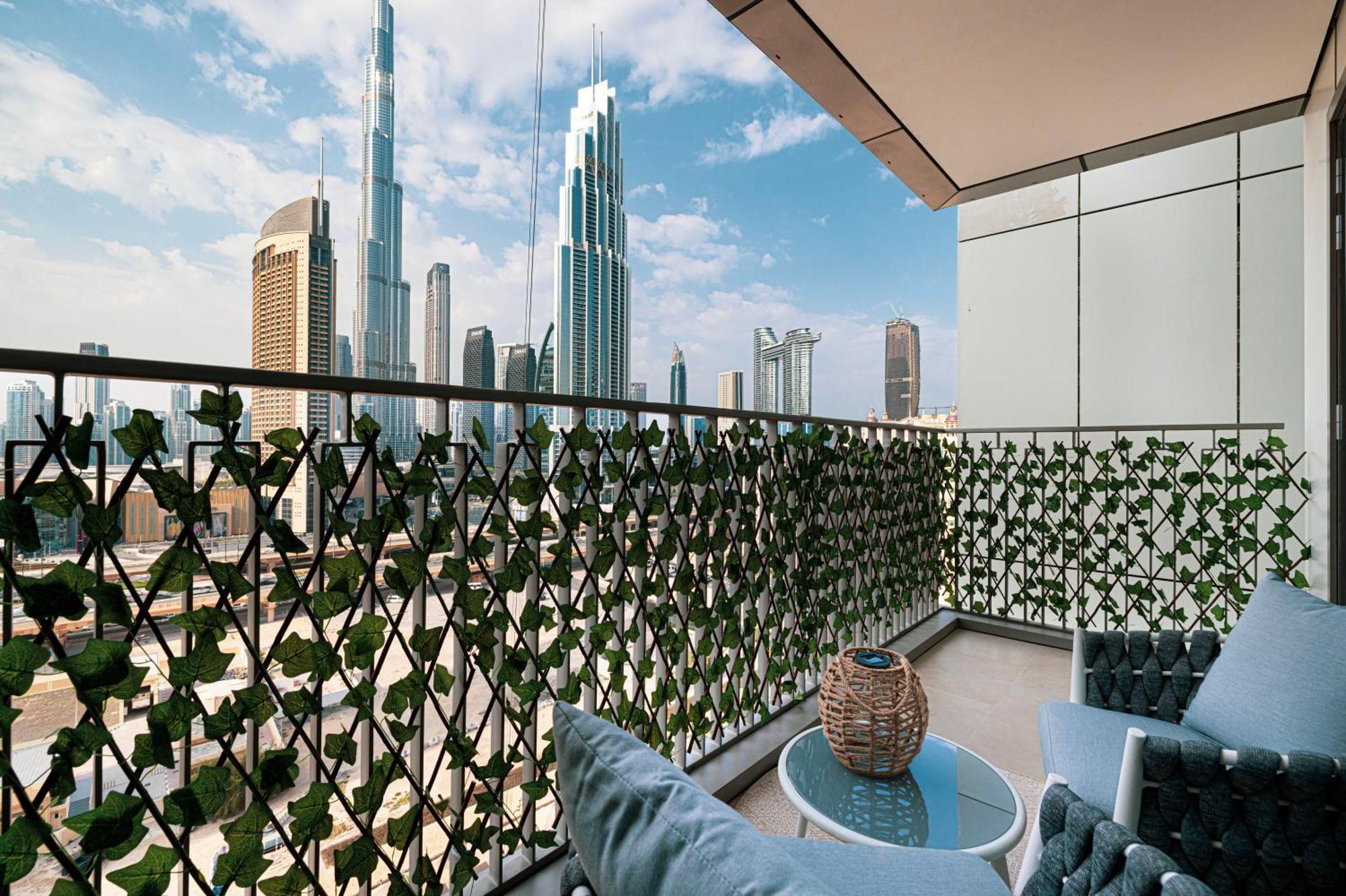 Apartment Burj Khalifa View, 2 Balcony W Lounge, Mall Access, Gym, Infinity-pool, Playground, Bbq, Family Friendly