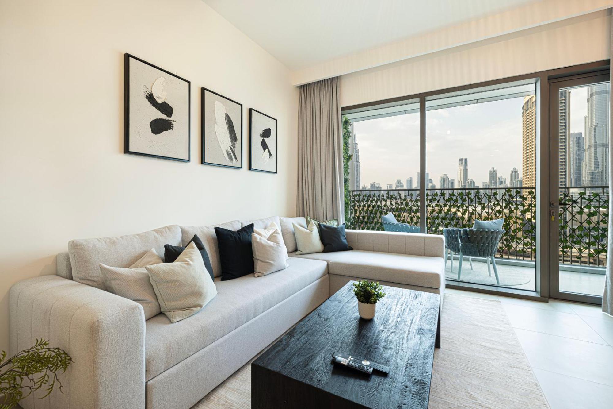 Burj Khalifa View, 2 Balcony W Lounge, Mall Access, Gym, Infinity-pool, Playground, Bbq, Family Friendly Apartment *
