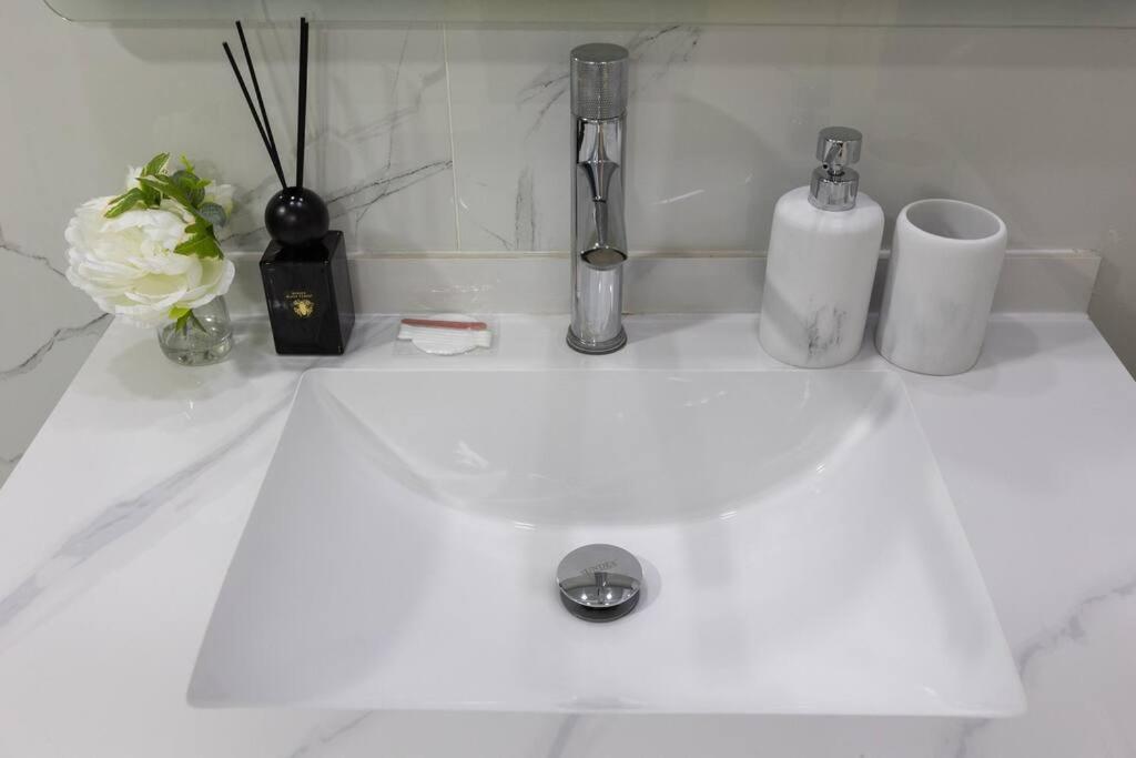 Stylish 3bdr In Rimal 2 Jbr Apartment *