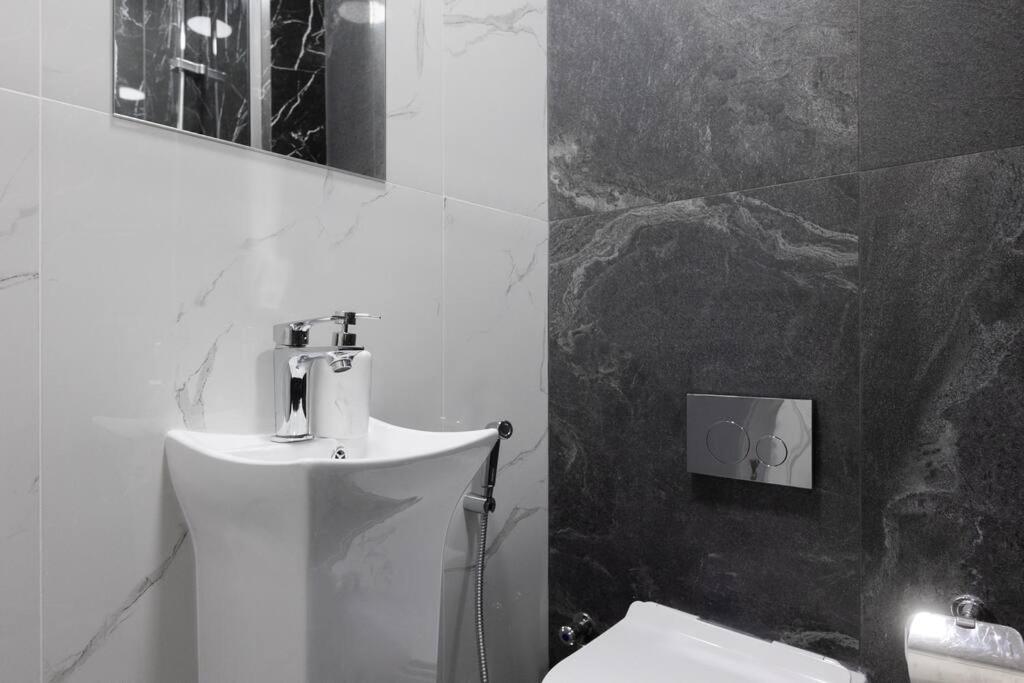 Apartment Stylish 3bdr In Rimal 2 Jbr Dubai