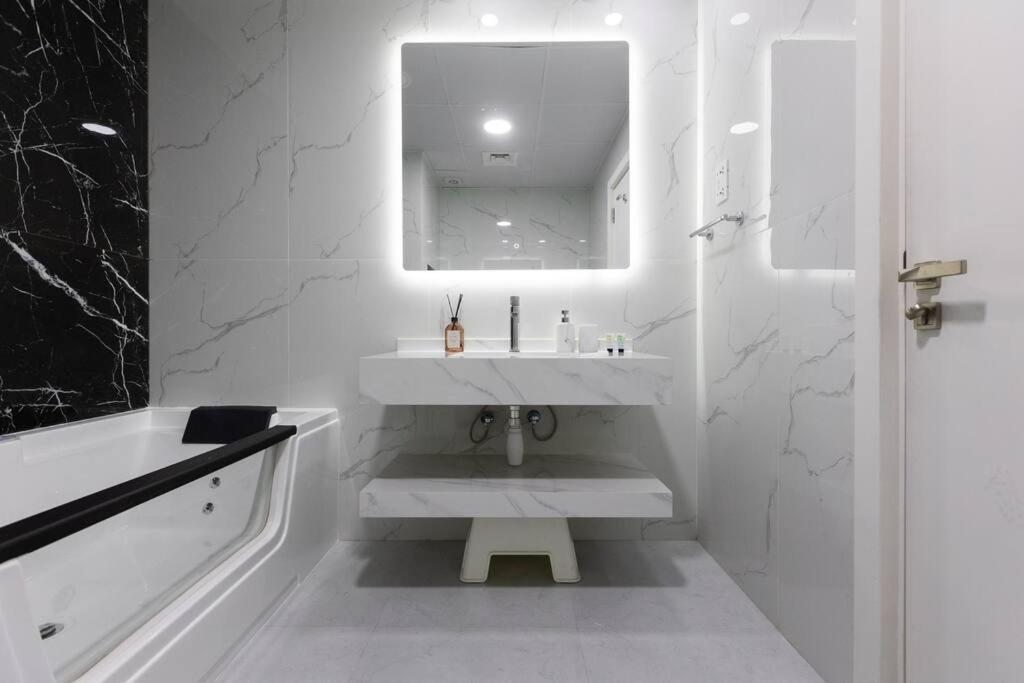 Stylish 3bdr In Rimal 2 Jbr