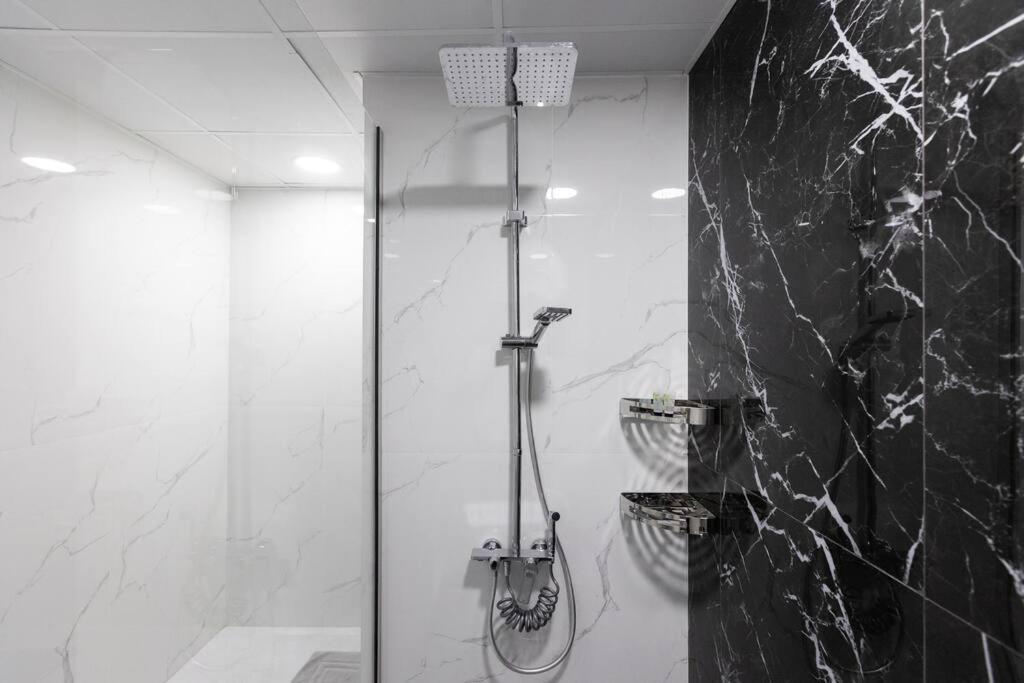 Stylish 3bdr In Rimal 2 Jbr Apartment *