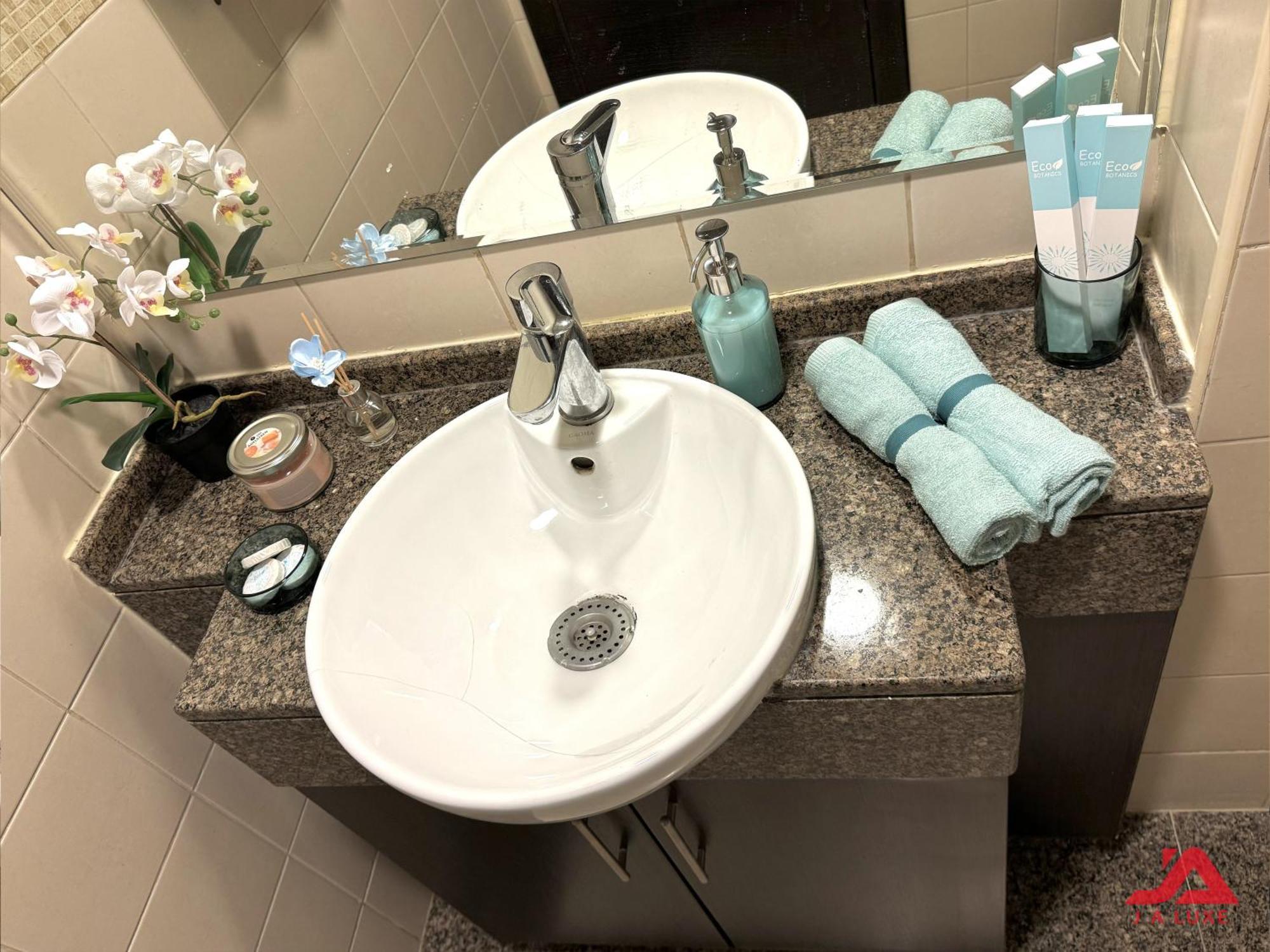 Lovely Marina View 1br In Bay Central Tower Apartment Dubai