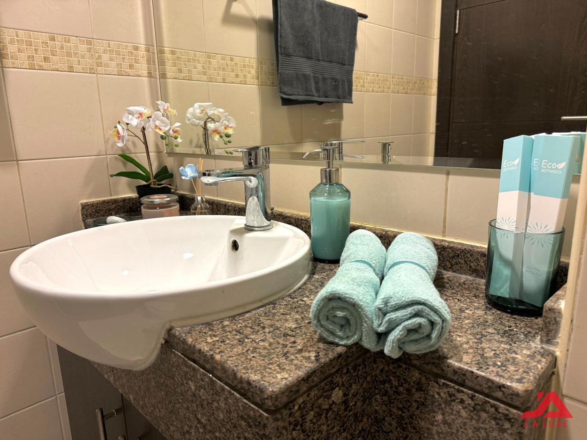 Lovely Marina View 1br In Bay Central Tower Apartment
