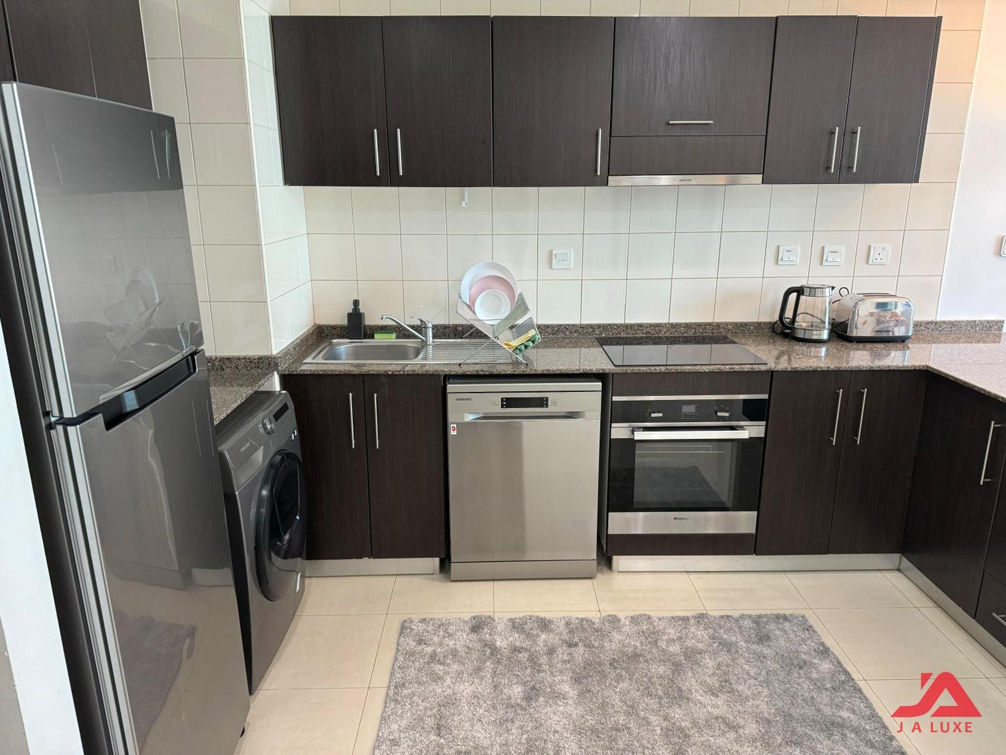 Lovely Marina View 1br In Bay Central Tower *