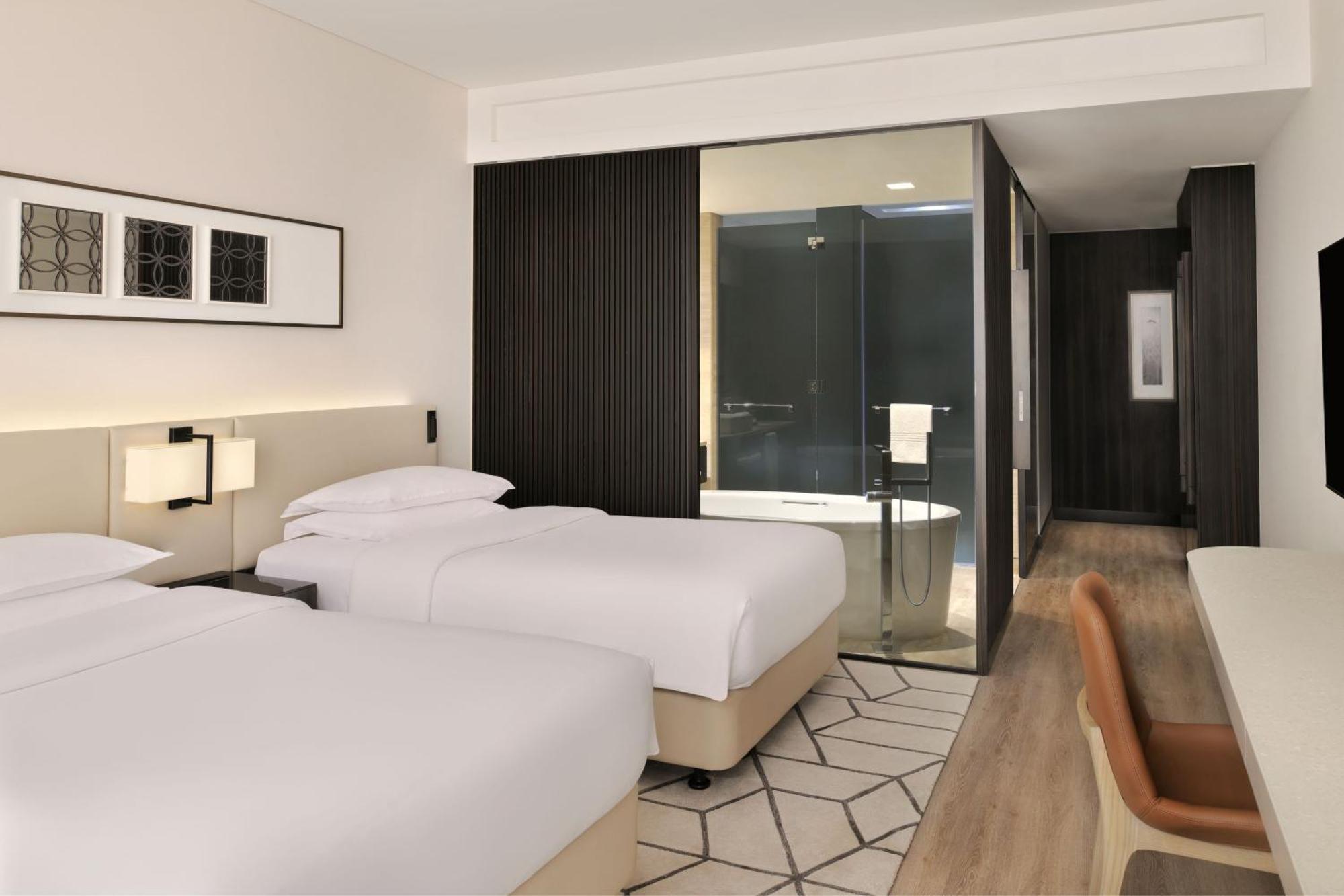 Sheraton Grand Hotel, Hotel 5*