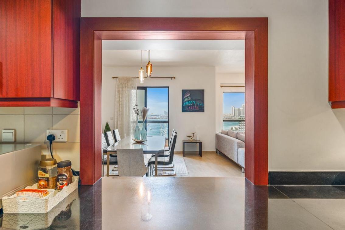 Apartment Stunning 4-bed Seaside - Your Perfect Ocean View Retreat!