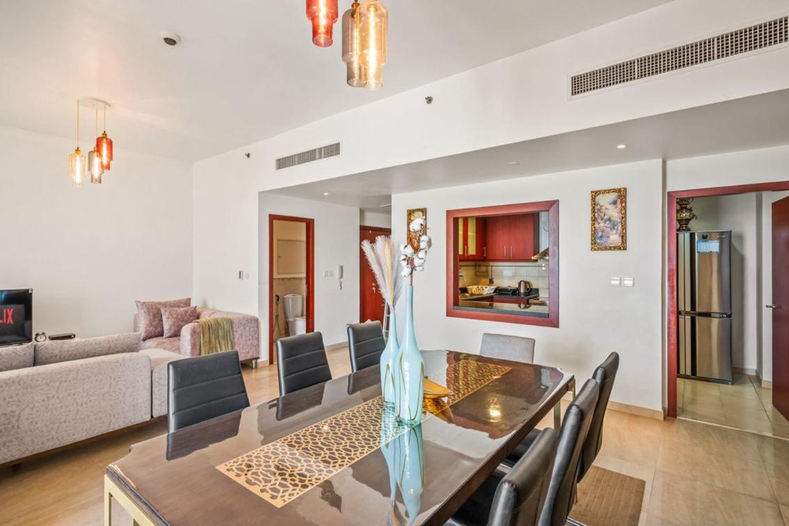 Stunning 4-bed Seaside - Your Perfect Ocean View Retreat! Apartment