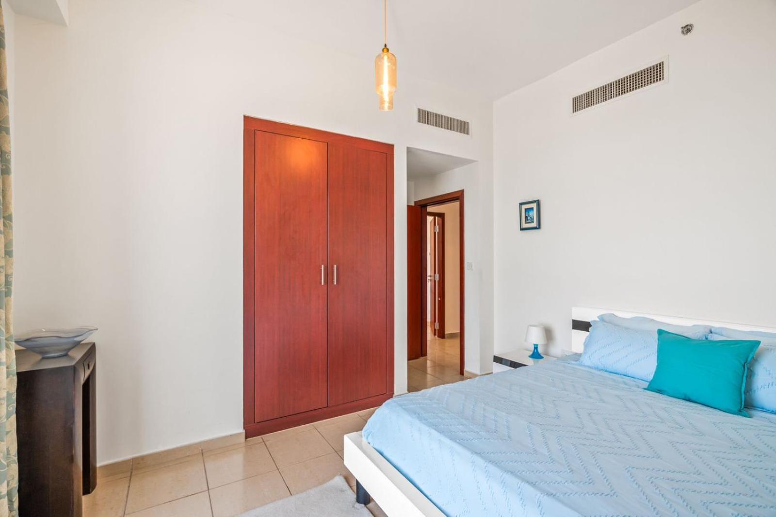 Apartment Stunning 4-bed Seaside - Your Perfect Ocean View Retreat! *