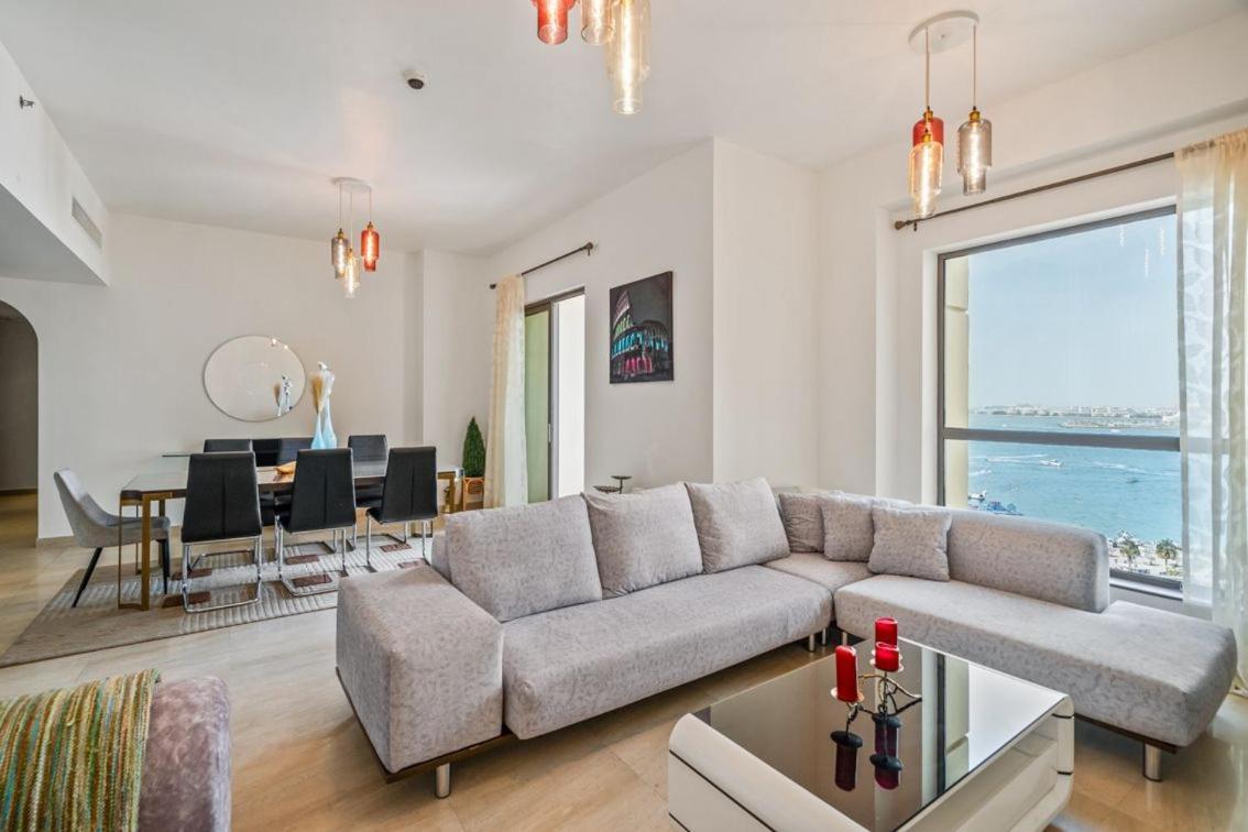 Stunning 4-bed Seaside - Your Perfect Ocean View Retreat! Dubai
