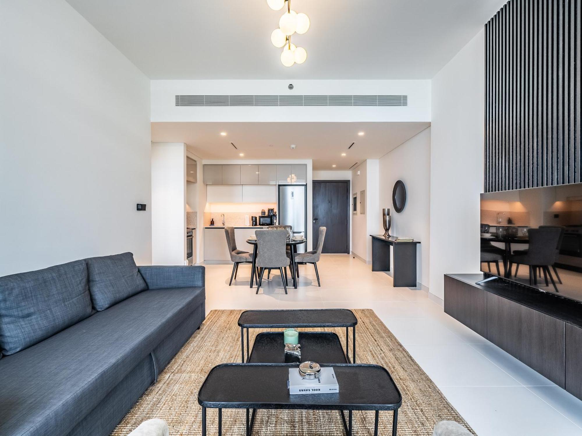 Apartment Sea-front Unique Retreat With Balcony In Marina