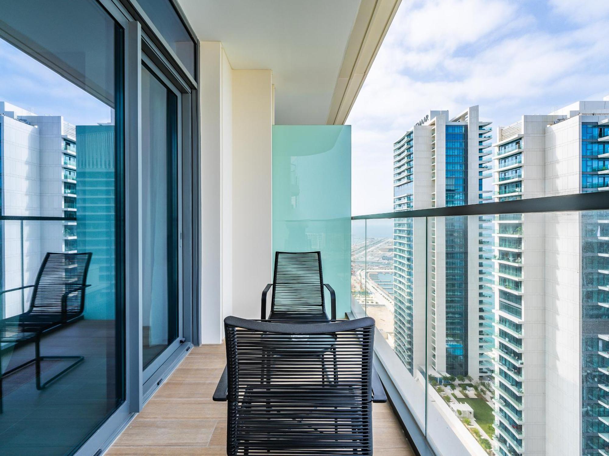 Sea-front Unique Retreat With Balcony In Marina Apartment Dubai