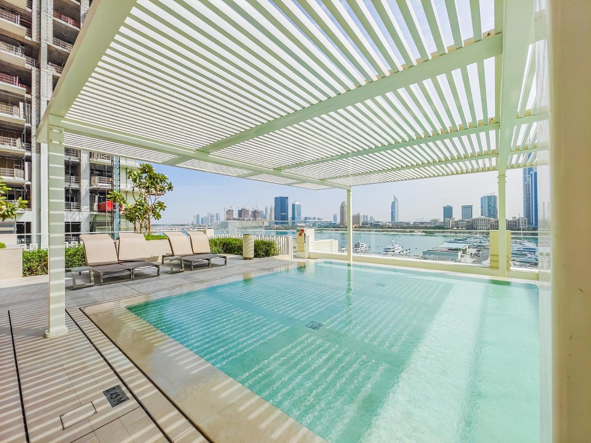 Sea-front Unique Retreat With Balcony In Marina Apartment
