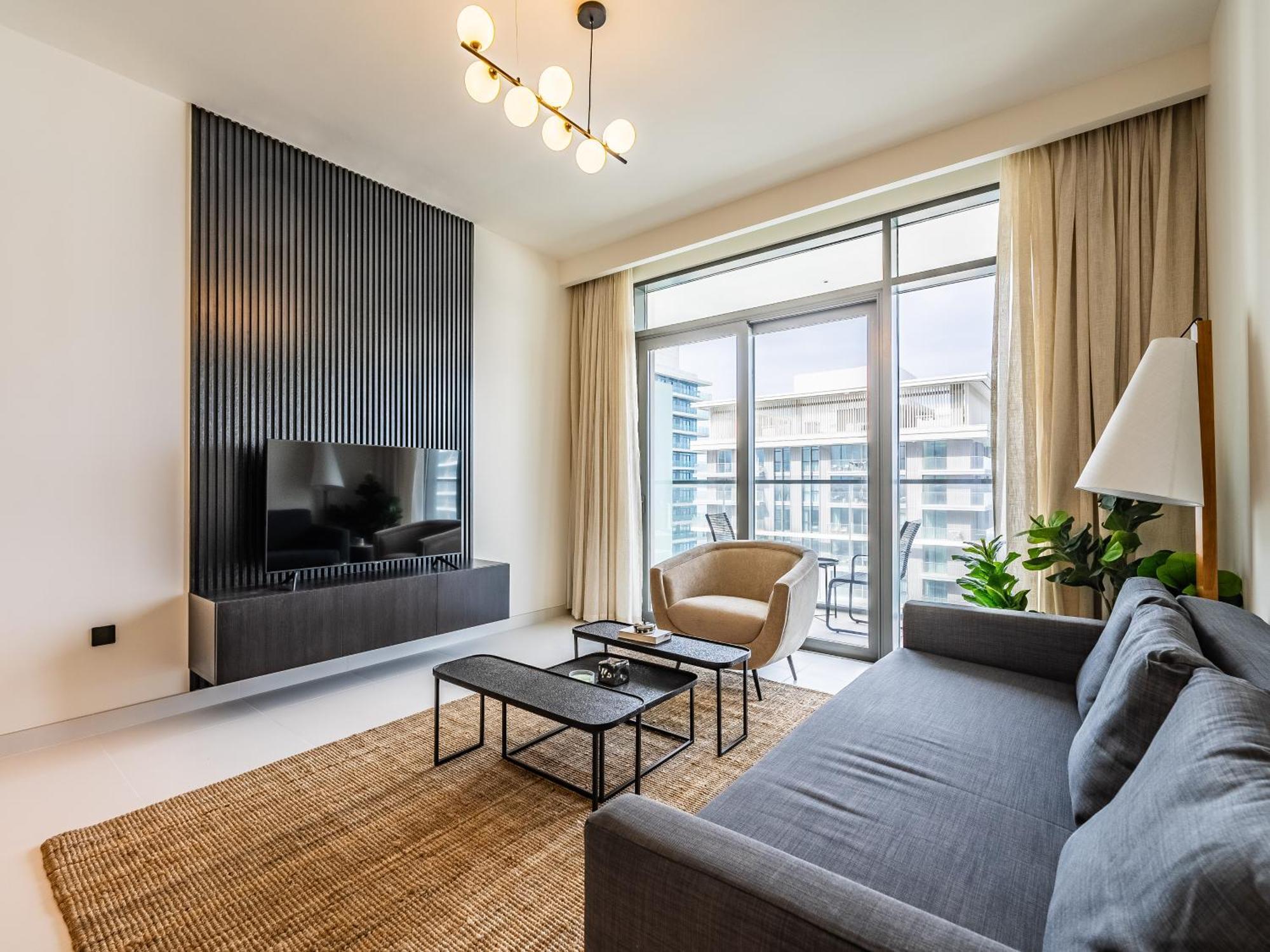 Sea-front Unique Retreat With Balcony In Marina Apartment *