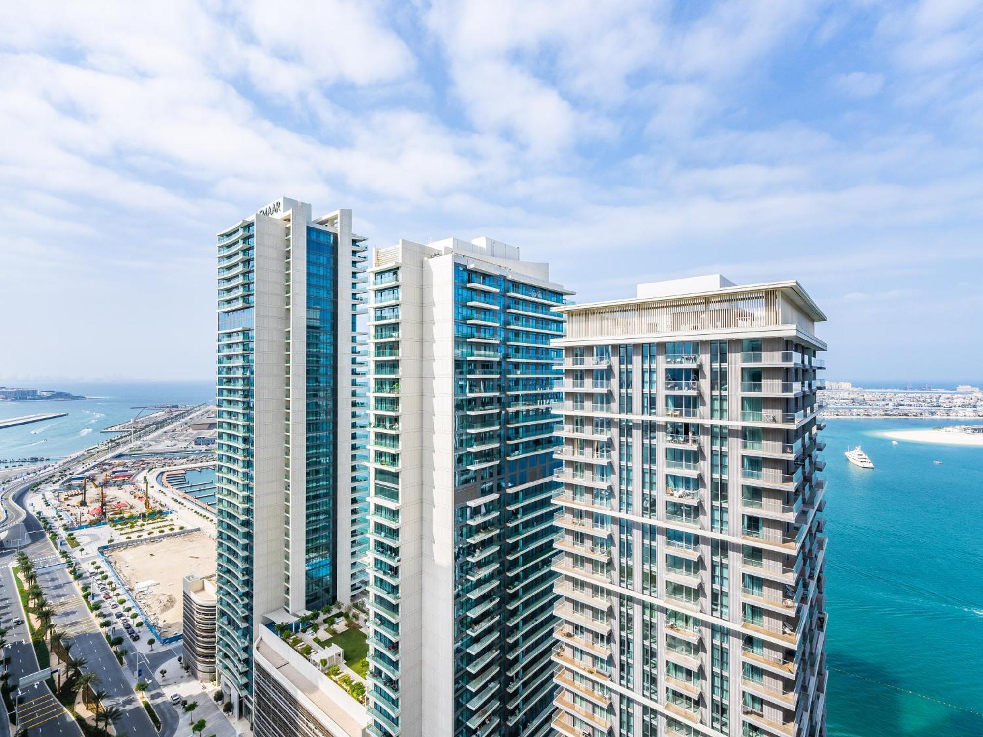 Sea-front Unique Retreat With Balcony In Marina Apartment Dubai