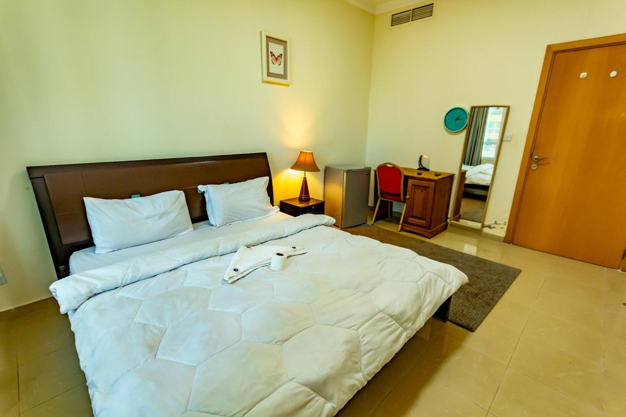 Big For ' Girls ' Only At Dubai, Marina Homestay