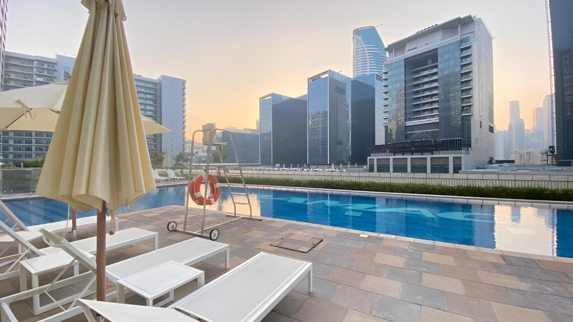 Business Bay Gem1 Bd With Scenic Canal Views