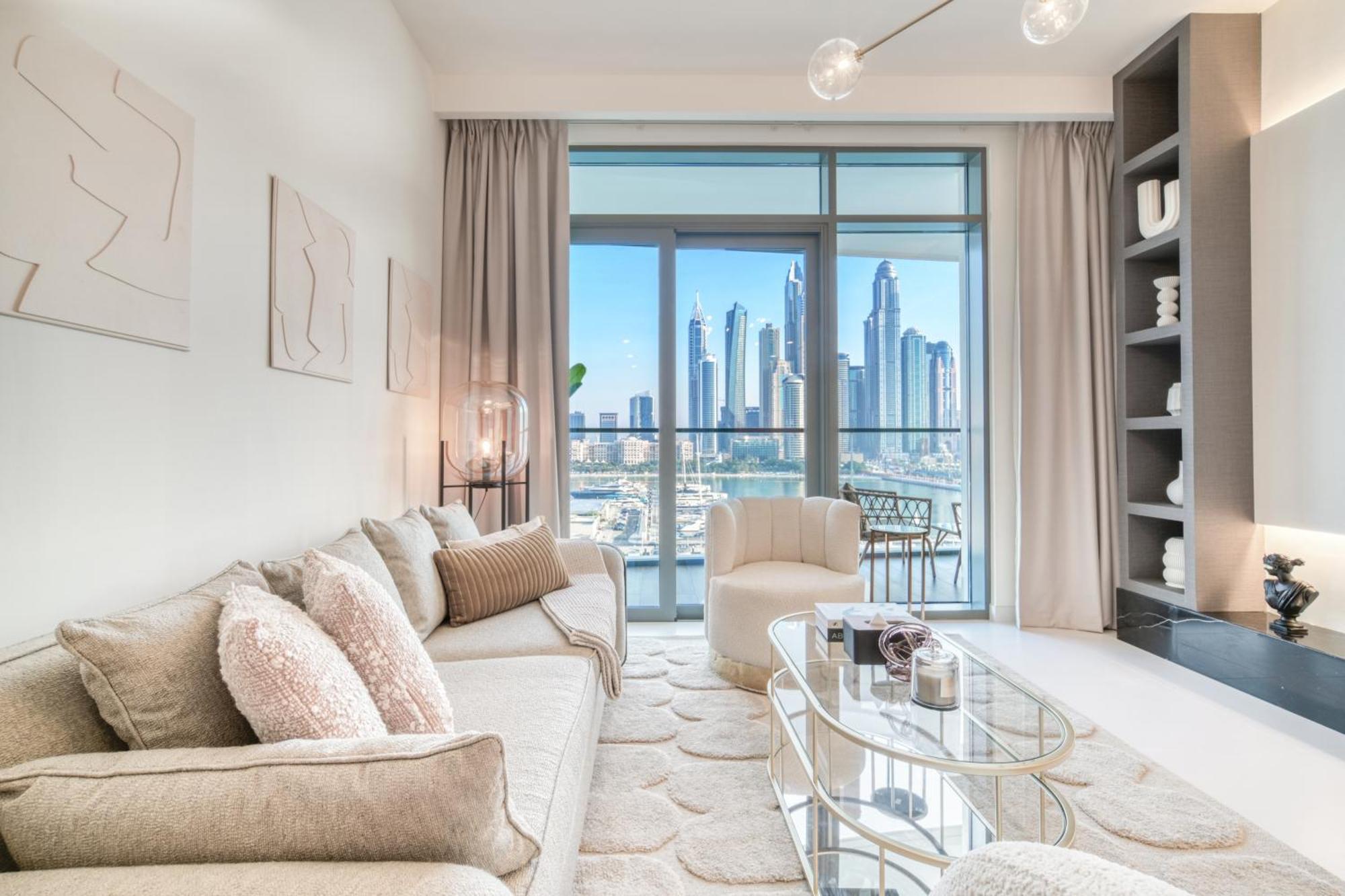 Seaside Splendor: Luxe Retreat At Emaar Beachfront Dubai
