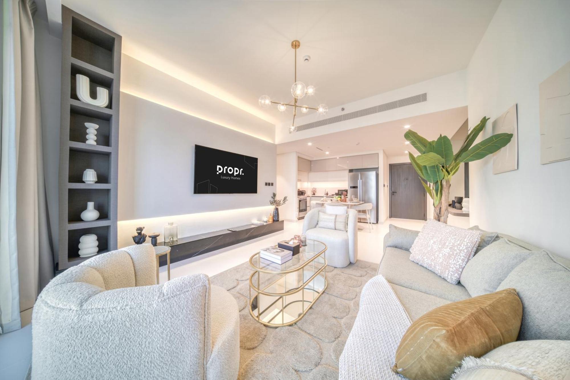 Seaside Splendor: Luxe Retreat At Emaar Beachfront Apartment