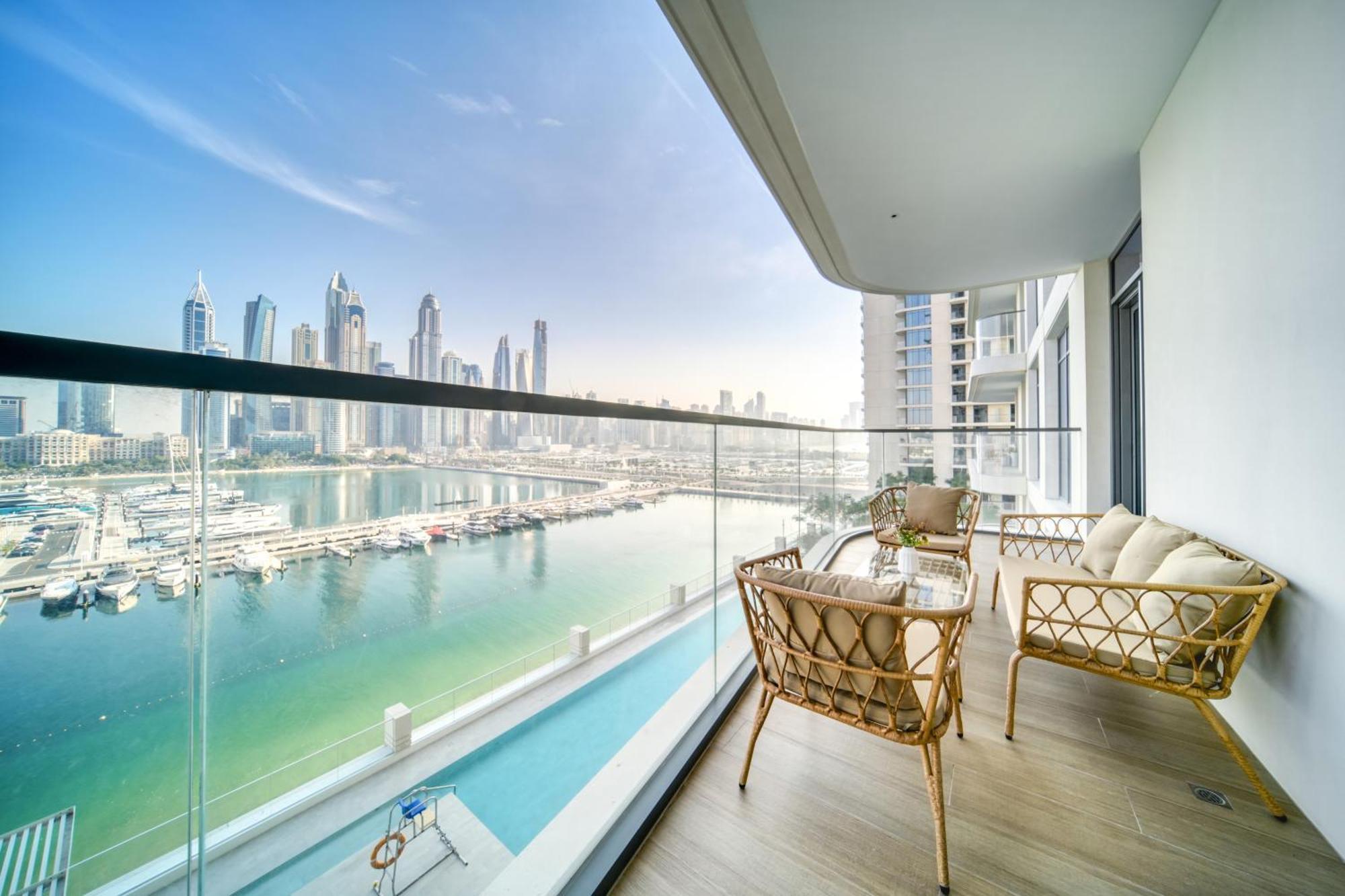 Apartment Seaside Splendor: Luxe Retreat At Emaar Beachfront Dubai