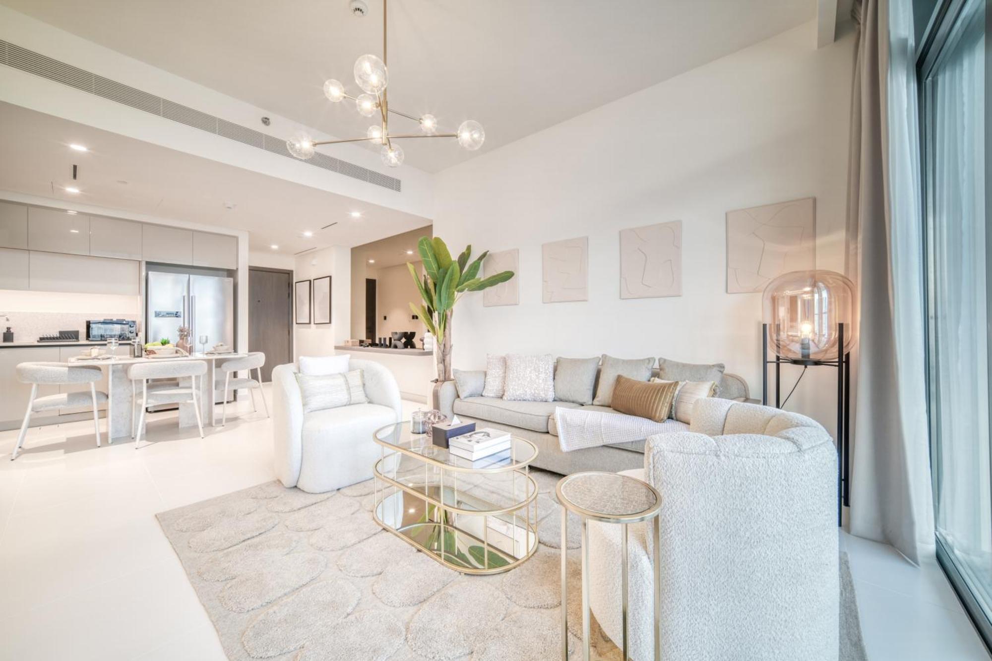 Seaside Splendor: Luxe Retreat At Emaar Beachfront Apartment *