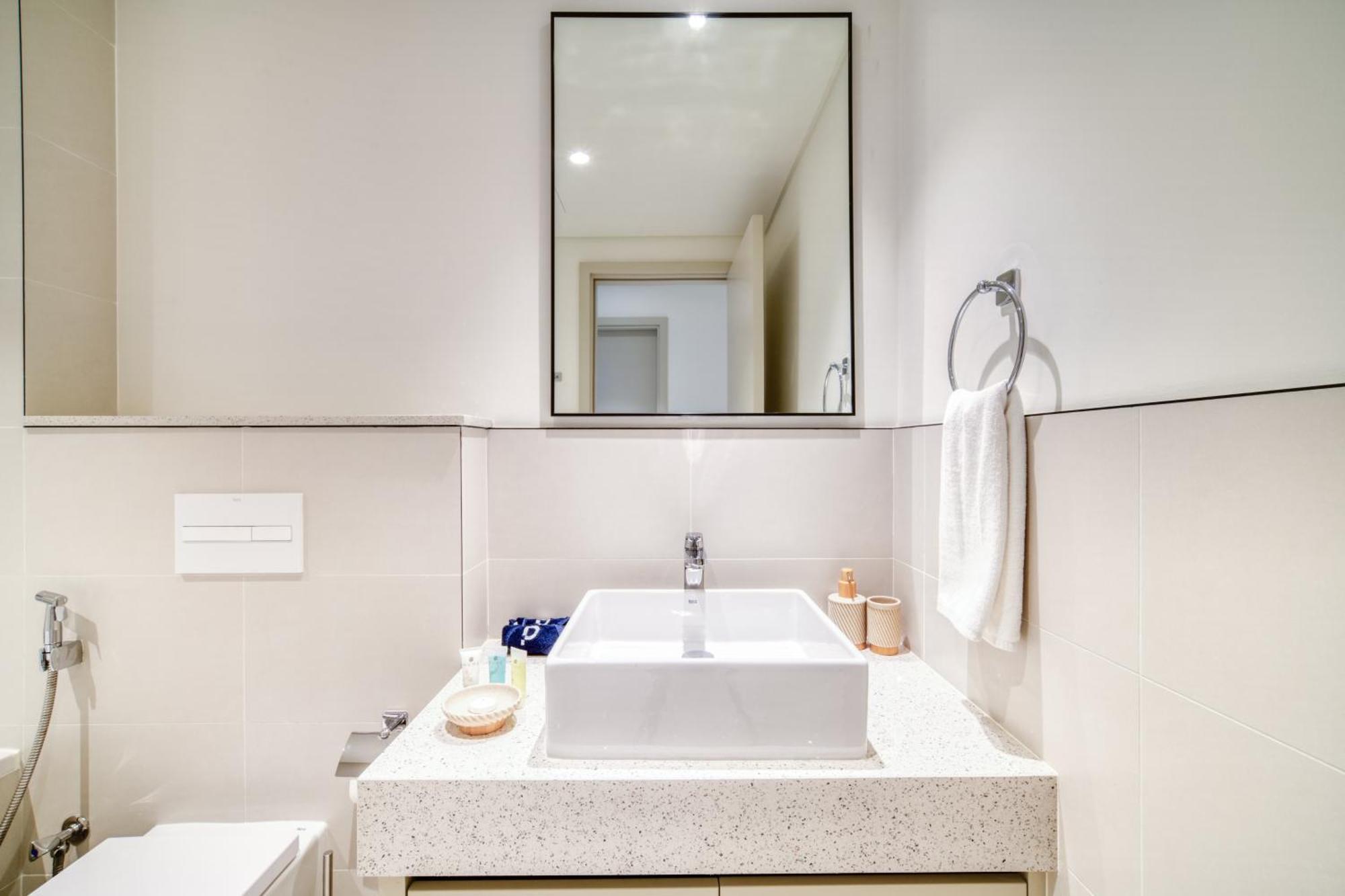 Apartment Seaside Splendor: Luxe Retreat At Emaar Beachfront