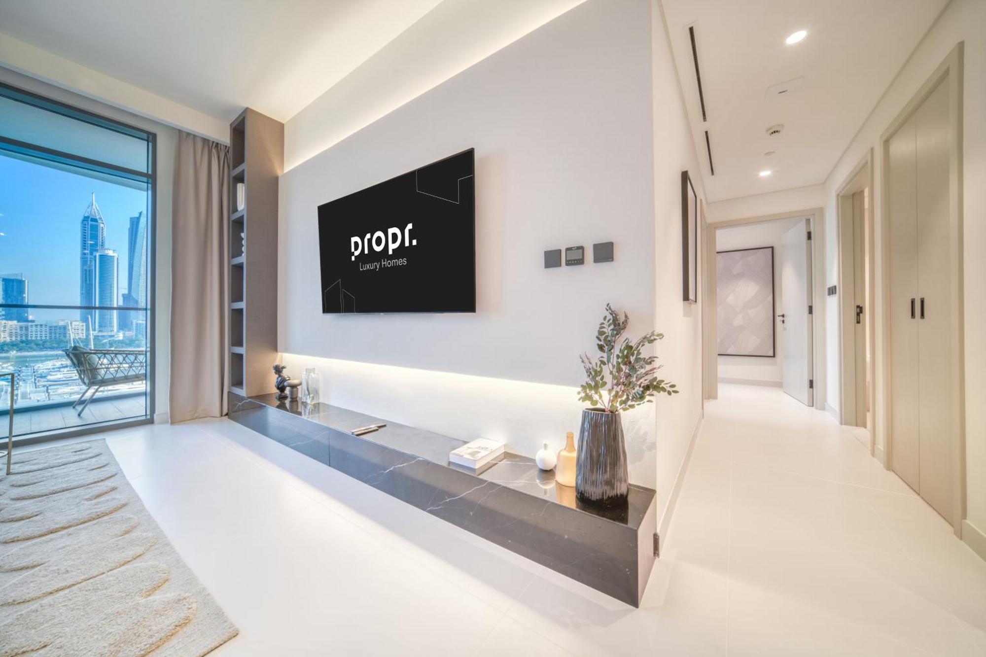 Seaside Splendor: Luxe Retreat At Emaar Beachfront Apartment