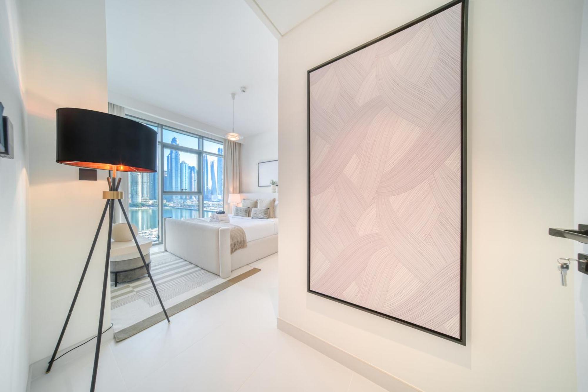 Seaside Splendor: Luxe Retreat At Emaar Beachfront Apartment Dubai