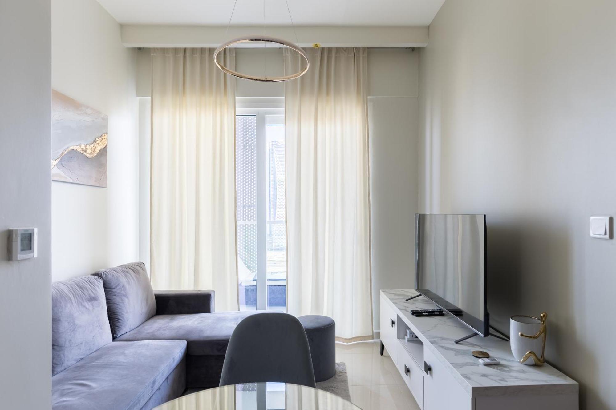 Business Bay Gem1 Bd With Scenic Canal Views Apartment