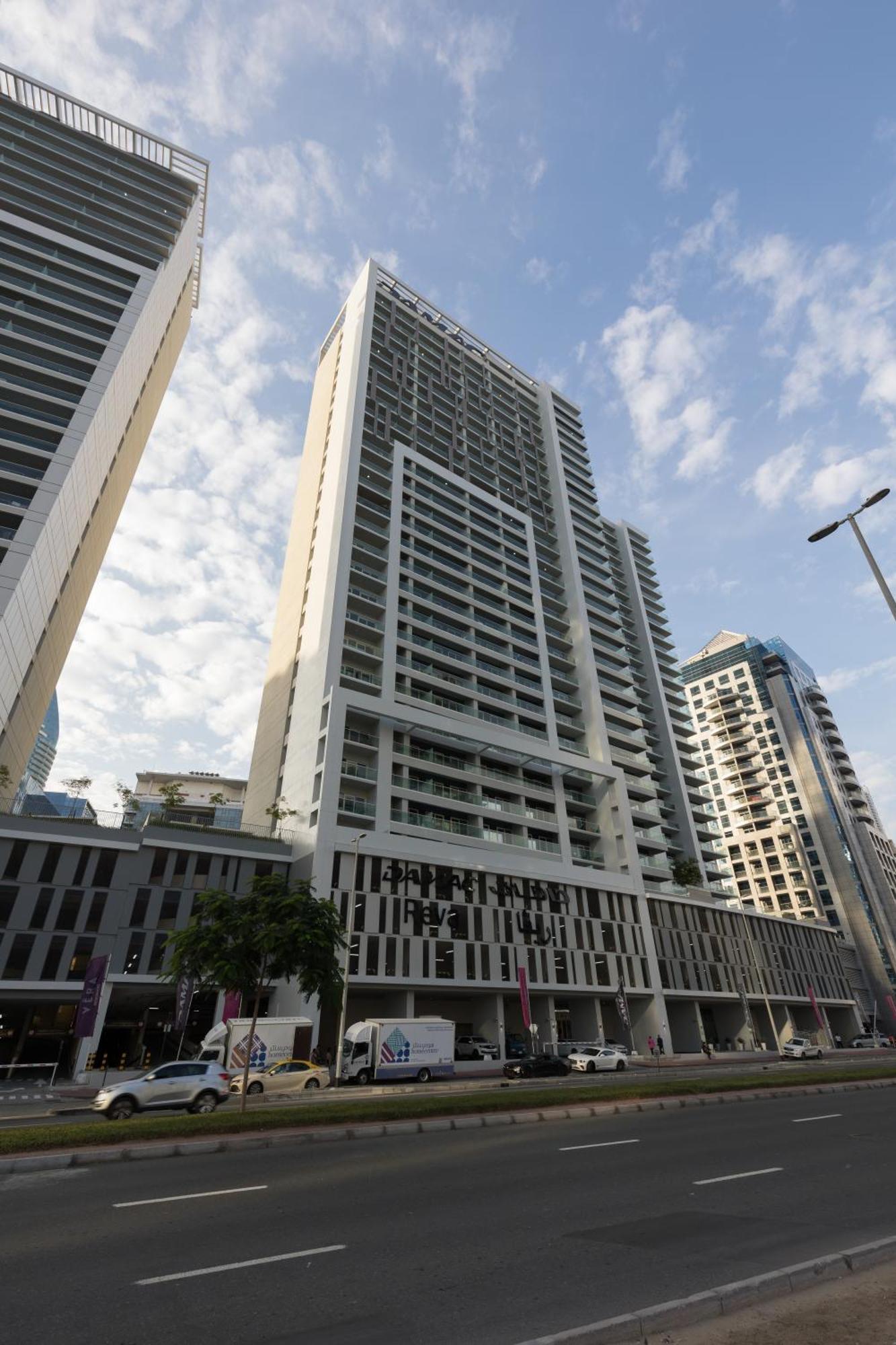 Business Bay Gem1 Bd With Scenic Canal Views Apartment *