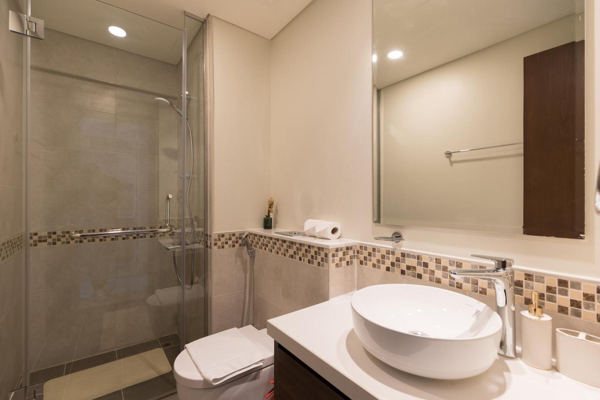 Business Bay Gem1 Bd With Scenic Canal Views *