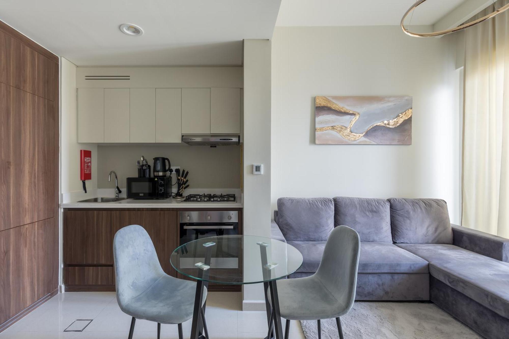 Business Bay Gem1 Bd With Scenic Canal Views Apartment *