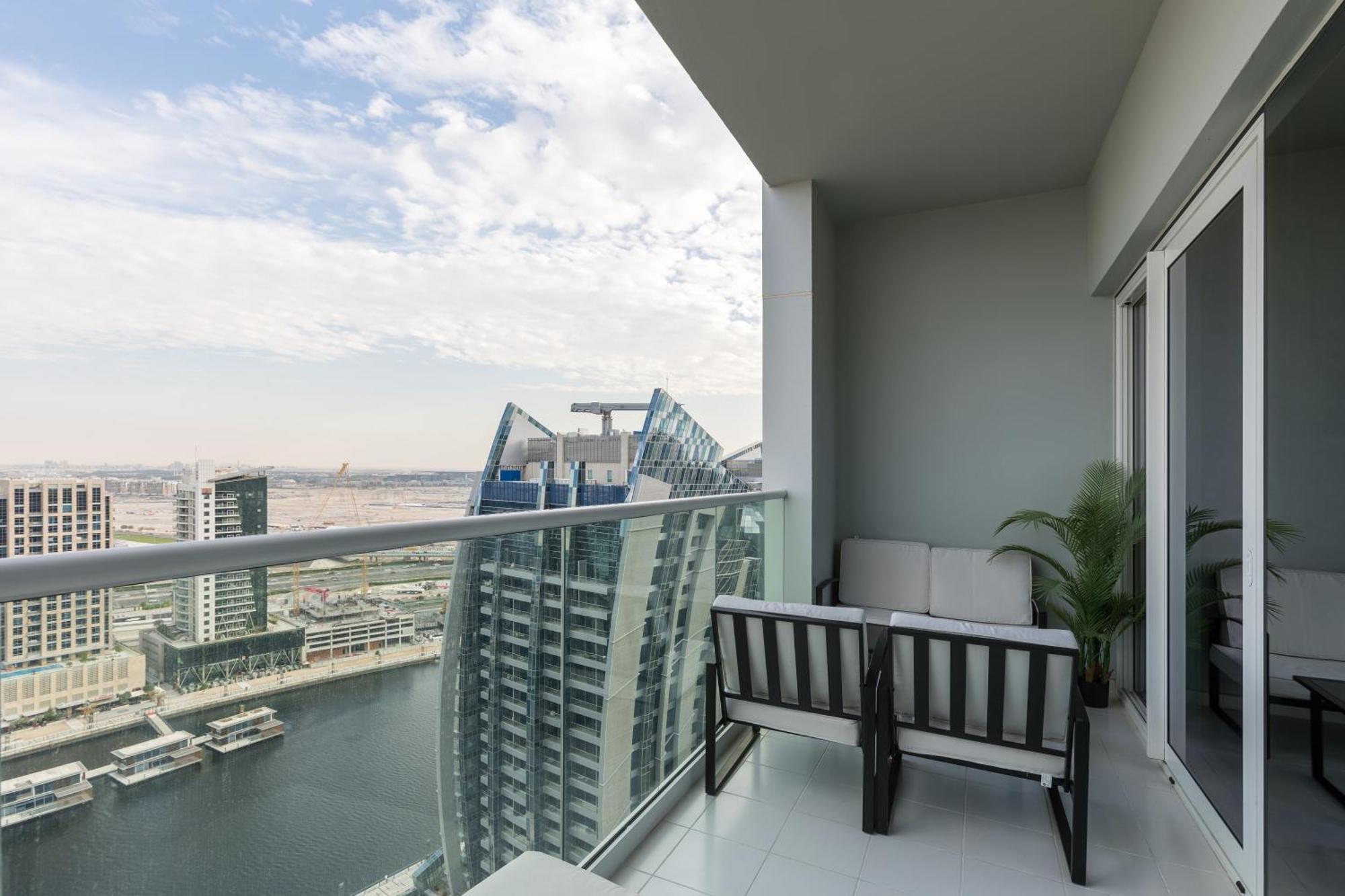 Apartment Business Bay Gem1 Bd With Scenic Canal Views Dubai