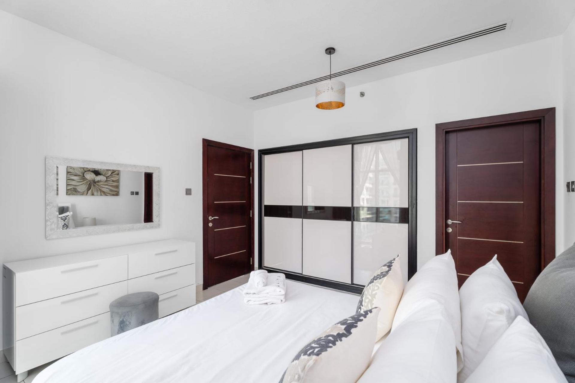 Nasma Luxury - Sleek Haven 1br In Dubai's Glitz 3 *