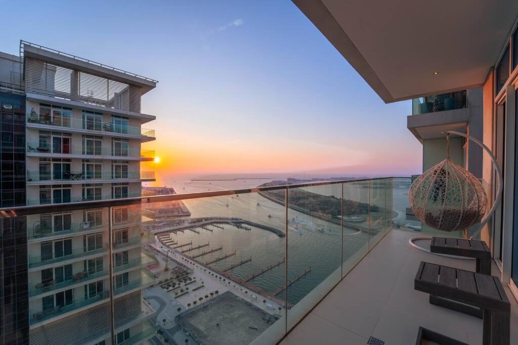 First Class 3br With Marina & Palm View Apartment *