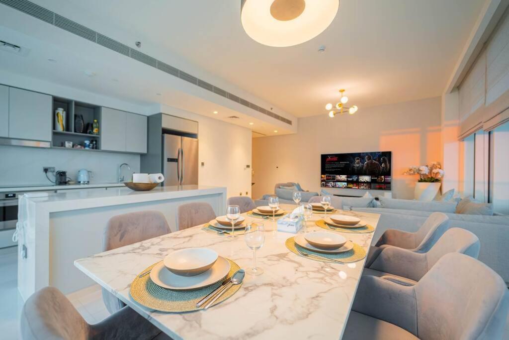 First Class 3br With Marina & Palm View * Dubai