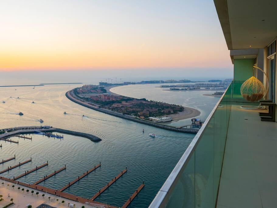 First Class 3br With Marina & Palm View Apartment *