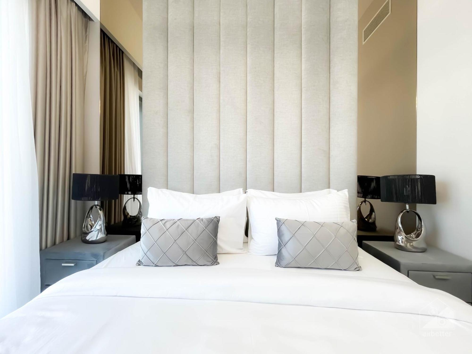Luxury Burj Royale Balcony Burj Khalifa View Apartment