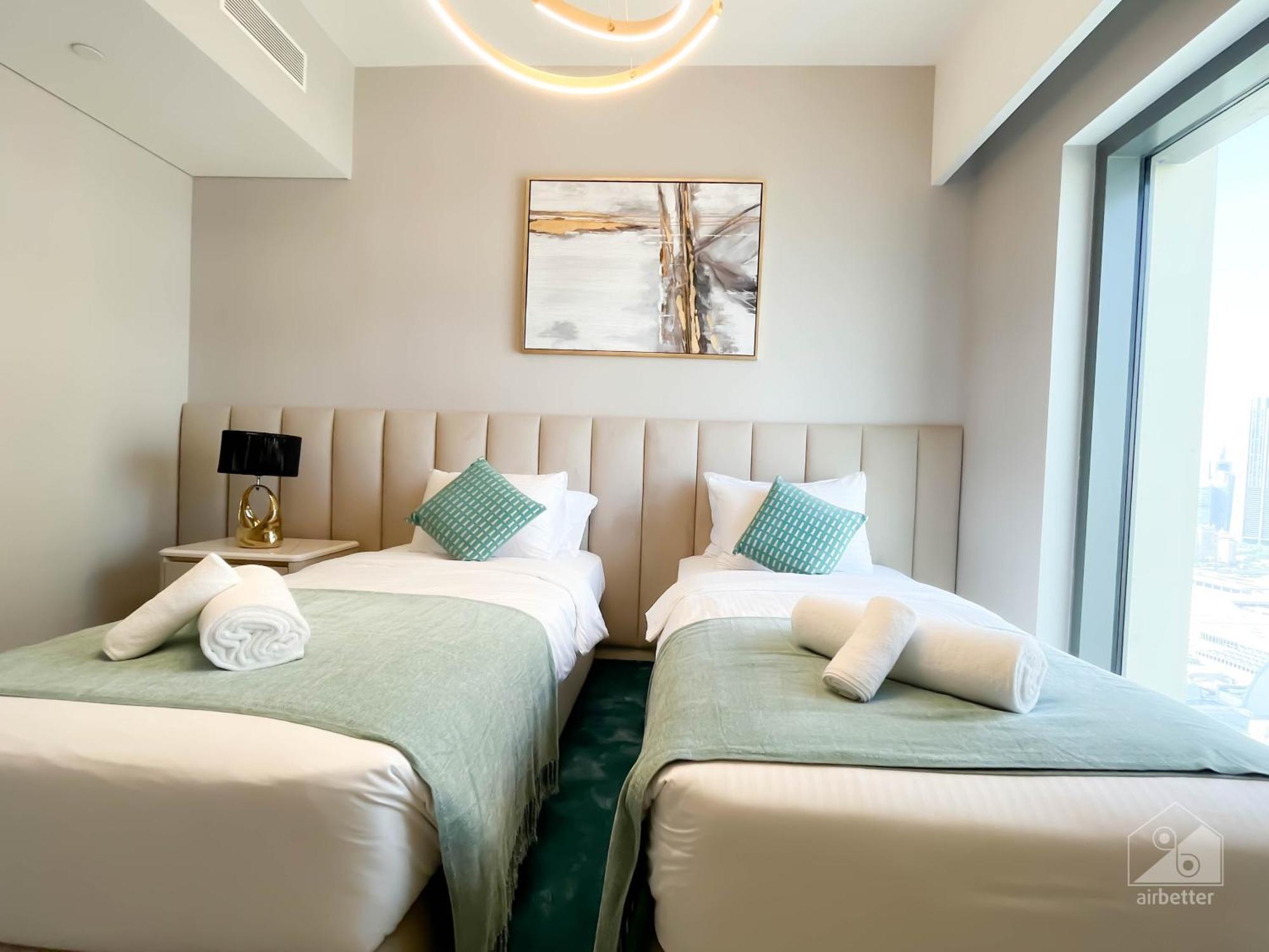 Luxury Burj Royale Balcony Burj Khalifa View Apartment *