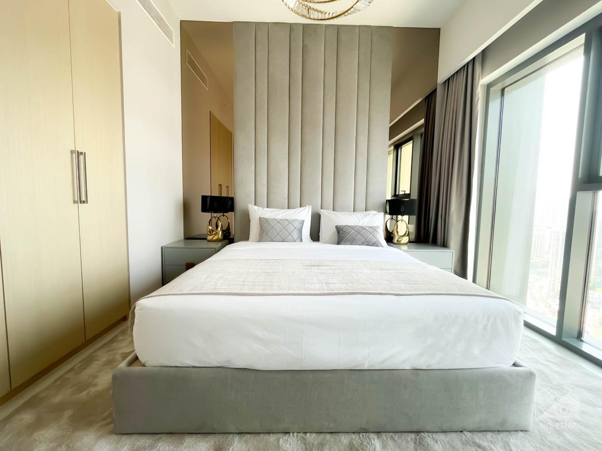 Luxury Burj Royale Balcony Burj Khalifa View Apartment *