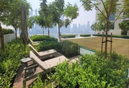 Seaside Splendor: Luxe Retreat At Emaar Beachfront Dubai